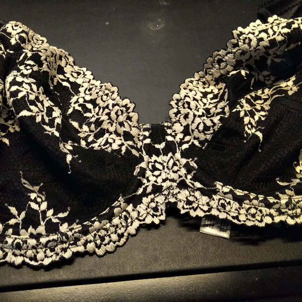 Black and Cream Embroidered Wacoal Bra 36DD